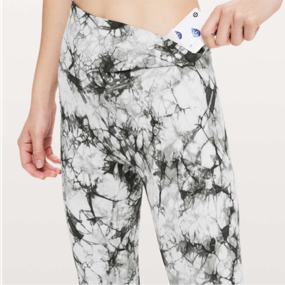 Lululemon Wunder Under Crop Hi-Rise *Full-On Luxtreme Dual Shibori 21" Size 10 - Picture 2 of 13